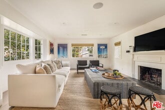 9617 Kirkside Rd in Los Angeles, CA - Building Photo - Building Photo