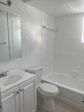 611 NE 5th St in Hallandale Beach, FL - Building Photo - Building Photo