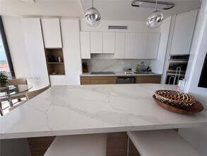 3610 Yacht Club Dr, Unit 713 in Aventura, FL - Building Photo - Building Photo