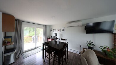 911 NW Hiyu Dr in Oak Harbor, WA - Building Photo - Building Photo