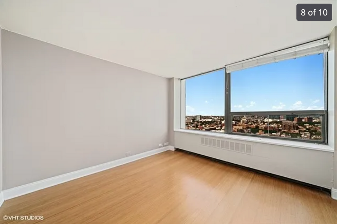 1455 N Sandburg Terrace in Chicago, IL - Building Photo