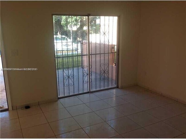 2415 NW 11th St in Miami, FL - Building Photo - Building Photo