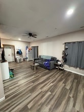 214 Main St in Caryville, TN - Foto de edificio - Building Photo