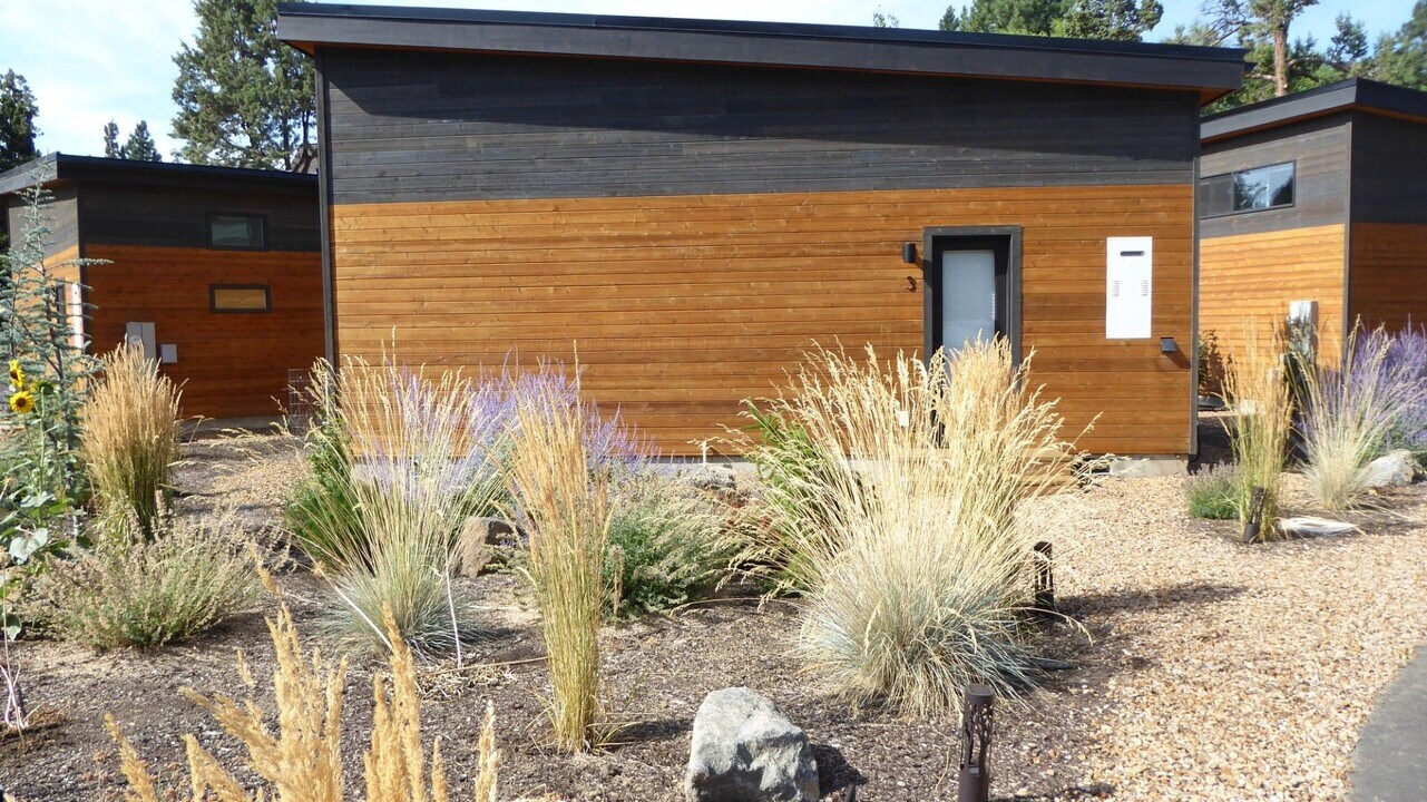 61301 Benham Rd in Bend, OR - Building Photo