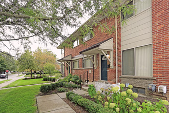 Arlington Townhomes & Apartments in Royal Oak, MI - Foto de edificio - Building Photo