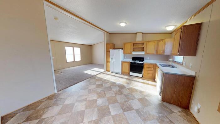 136 Delta Ave in Bismarck, ND - Building Photo