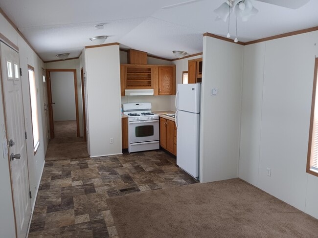 36 Curtis Dr in South Schodack, NY - Foto de edificio - Building Photo