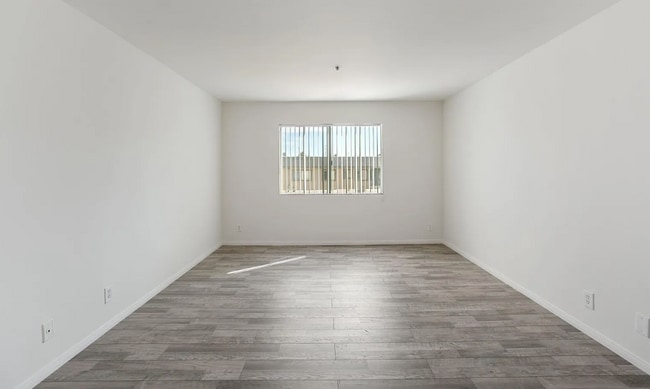5541 Fulcher Ave in Los Angeles, CA - Building Photo - Building Photo