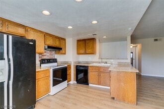 1604 Justin Pl in Henderson, NV - Building Photo - Building Photo