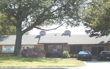 Crescent Oaks in Fort Worth, TX - Building Photo - Building Photo