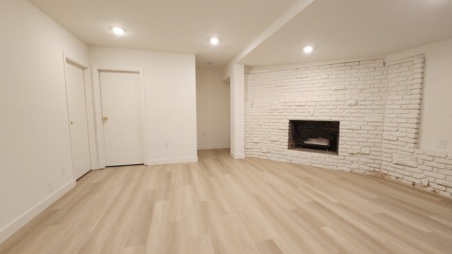 property at 1615 Lovell Ave