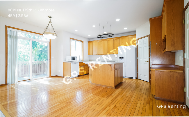 8019 NE 179th Pl in Kenmore, WA - Building Photo - Building Photo