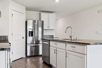 37237 Sharks Eye Ln in Zephyrhills, FL - Building Photo - Building Photo