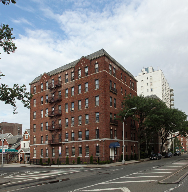 Georgian Court in Forest Hills, NY - Building Photo - Building Photo