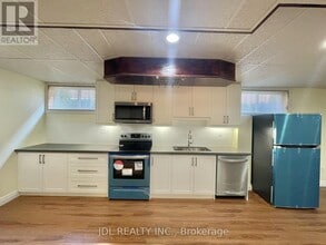 241 Emms Dr in Barrie, ON - Building Photo - Building Photo