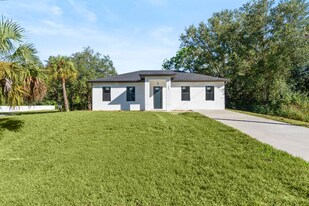 3501 East 10th Street in Lehigh Acres, FL - Building Photo