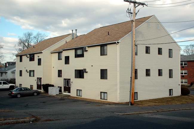 32-34 Alvarado Ave in Worcester, MA - Foto de edificio - Building Photo