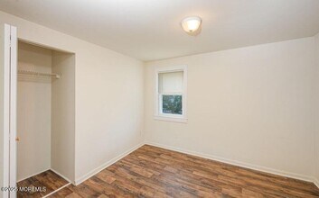 215 S Pine Ave in South Amboy, NJ - Foto de edificio - Building Photo