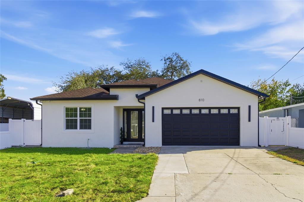 810 W Whatley Pl in Tampa, FL - Building Photo