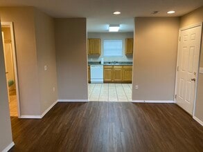 144 Humanity Ln, Unit D in Branson, MO - Foto de edificio - Building Photo