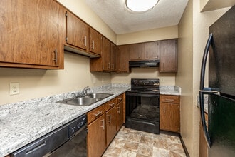 Raven Oaks Apartments in Dubuque, IA - Foto de edificio - Interior Photo