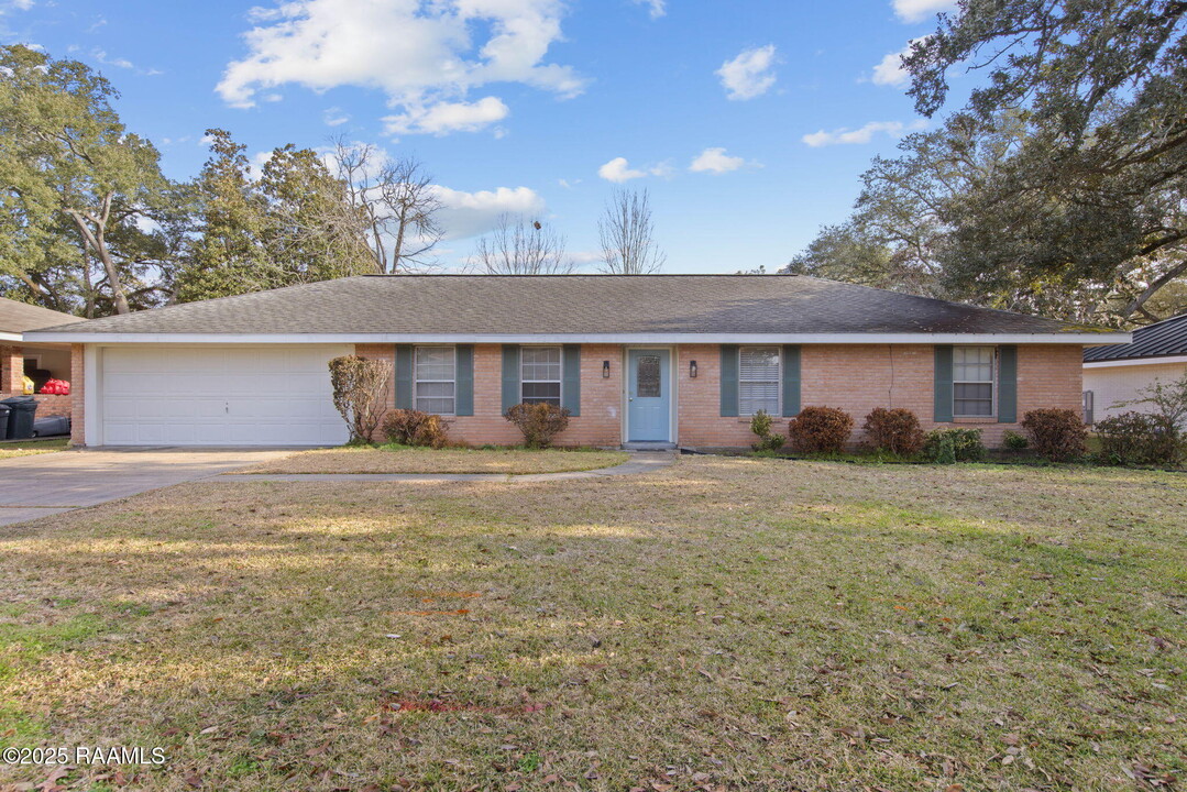 421 Kim Dr in Lafayette, LA - Building Photo