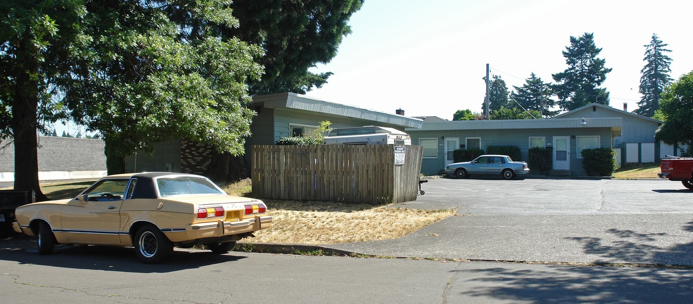1638-1646 NE 72nd Ave in Portland, OR - Building Photo