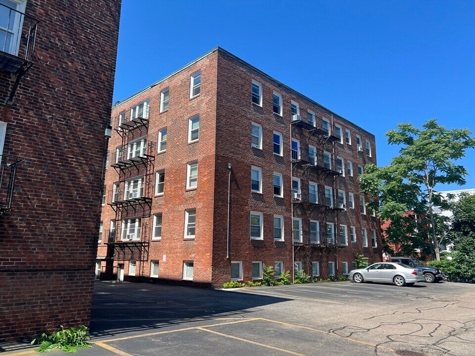 400 Broadway in Cambridge, MA - Building Photo