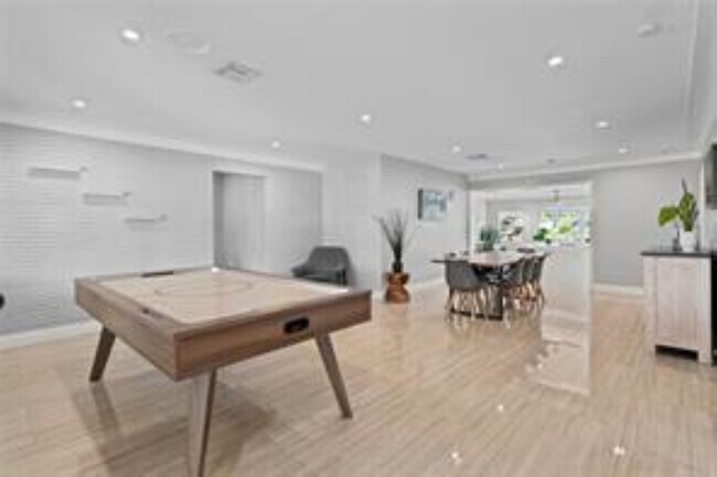 817 NW 30th St in Wilton Manors, FL - Building Photo - Building Photo