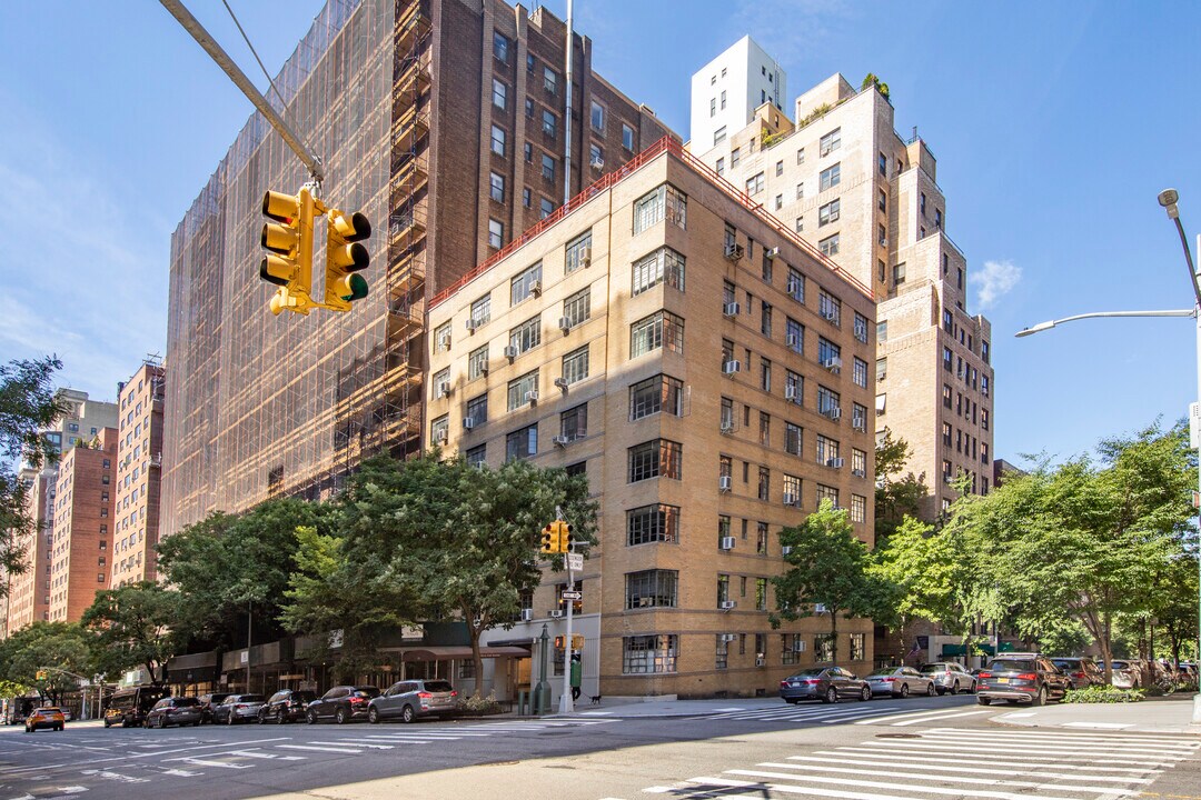 315 West End Ave in New York, NY - Building Photo