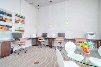 Encore 281 Apartments in San Antonio, TX - Building Photo - Building Photo