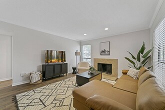 Lakeside Apartments in Dallas, TX - Building Photo - Building Photo