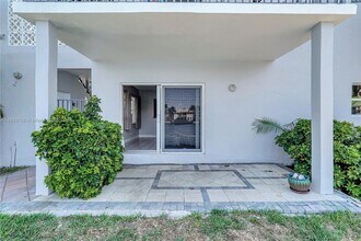 2200 S Ocean Dr in Hollywood, FL - Foto de edificio - Building Photo