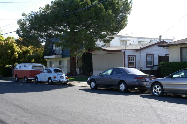 429 Jackson Ave in Redwood City, CA - Building Photo - Building Photo