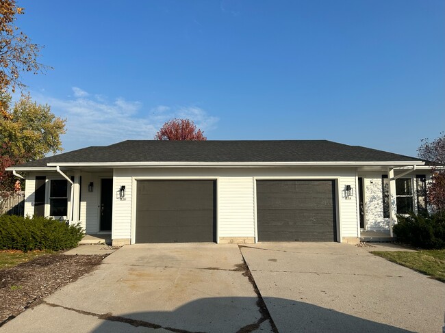 834 Nicholas Ct in Manitowoc, WI - Building Photo - Building Photo