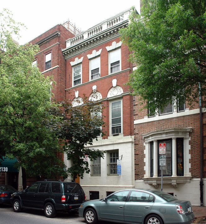 2134 Locust St in Philadelphia, PA - Building Photo