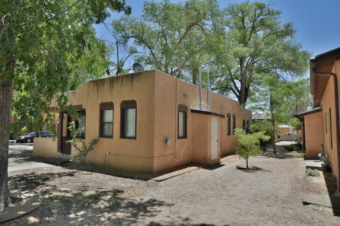 1304 Coal Ave SW in Albuquerque, NM - Building Photo