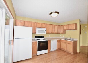 411 Wilderness Dr in Chaska, MN - Building Photo - Building Photo
