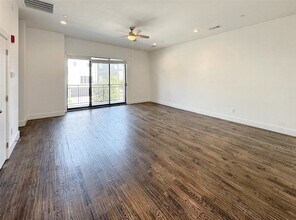 1931 N Prairie Ave, Unit 3 in Dallas, TX - Building Photo - Building Photo