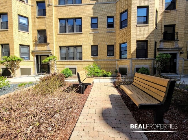 2317 N Rockwell St, Unit 1 in Chicago, IL - Building Photo - Building Photo
