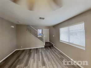 9345 Copper Villa Ct in Las Vegas, NV - Building Photo - Building Photo