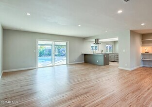 1251 Buckingham Dr in Thousand Oaks, CA - Building Photo - Building Photo