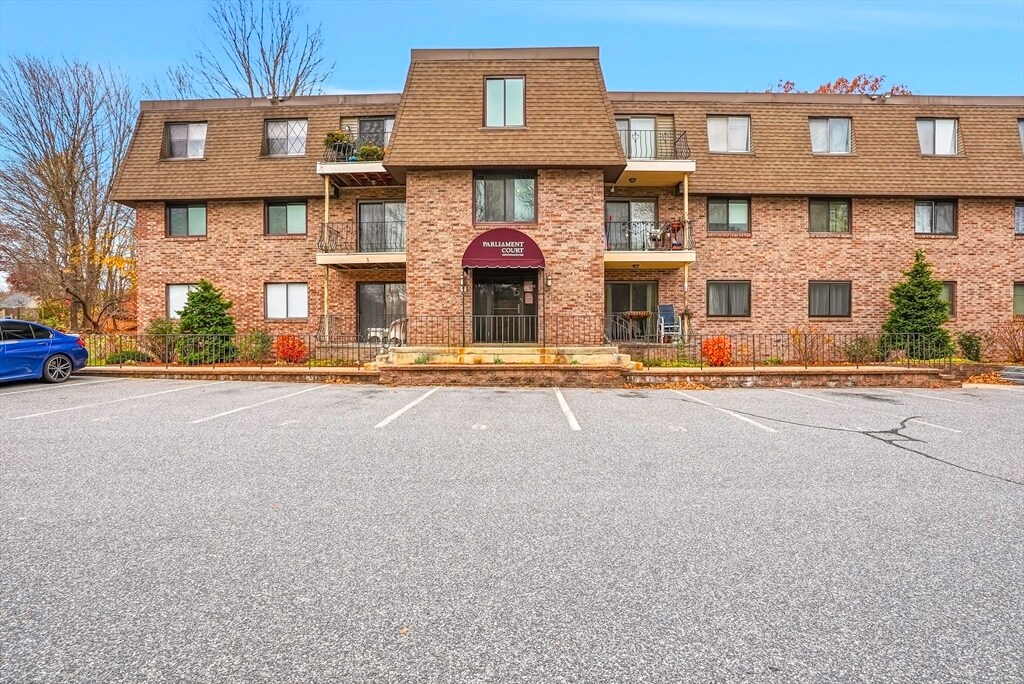 59 School St in Northborough, MA - Building Photo