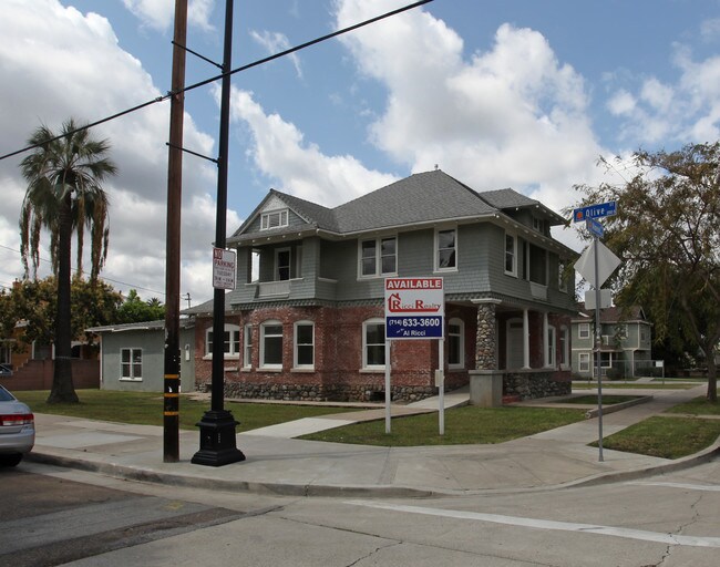 206 W Almond Ave