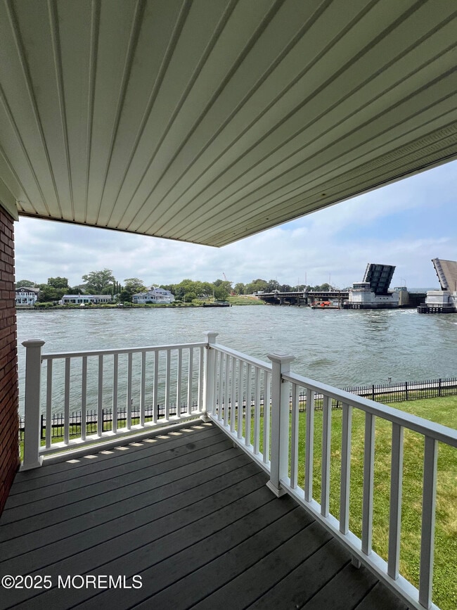 property at 2 Rumson Rd