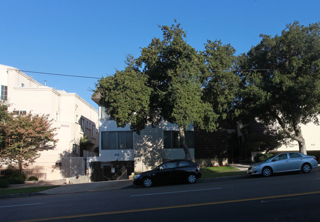 615 E Olive Ave in Burbank, CA - Building Photo - Building Photo