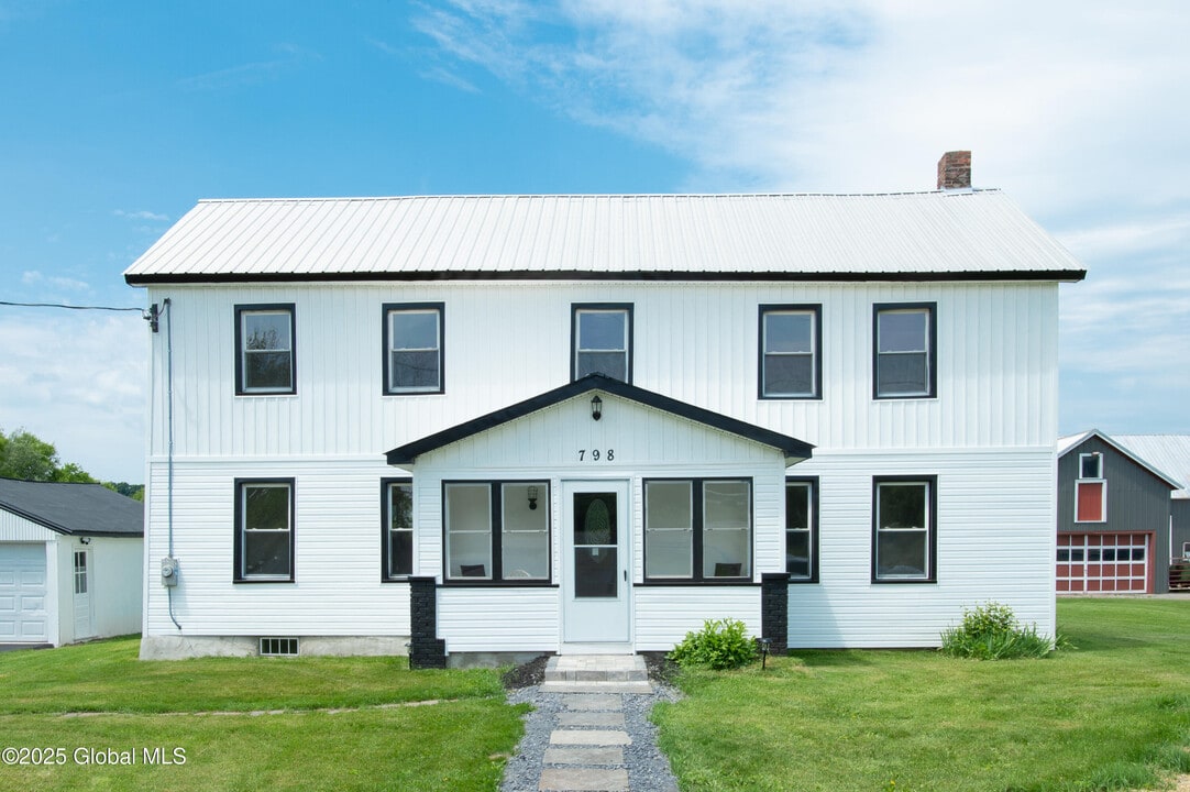 798 NY-29 in Broadalbin, NY - Building Photo