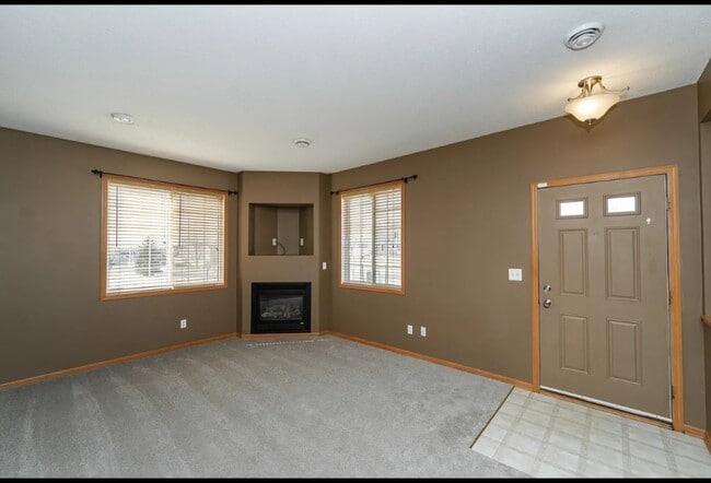 6246 29th Ave NW in Rochester, MN - Foto de edificio - Building Photo