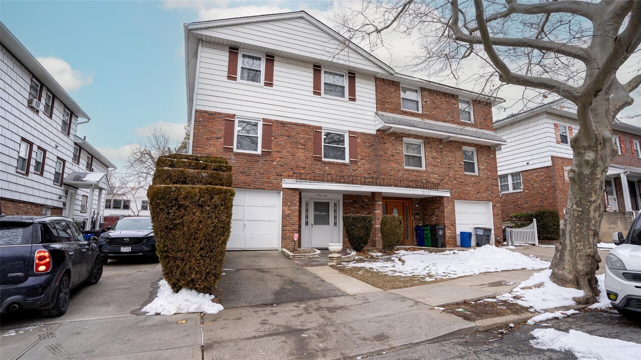 223-39-223-56 56th Rd in Queens, NY - Building Photo