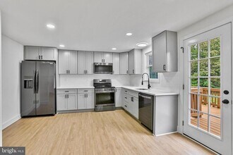 21 Wyatt Ct in Sterling, VA - Building Photo - Building Photo